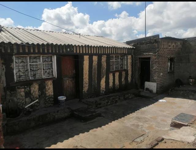 2 BEDROOM HOUSE FOR SALE IN TEMBISA CENTRAL